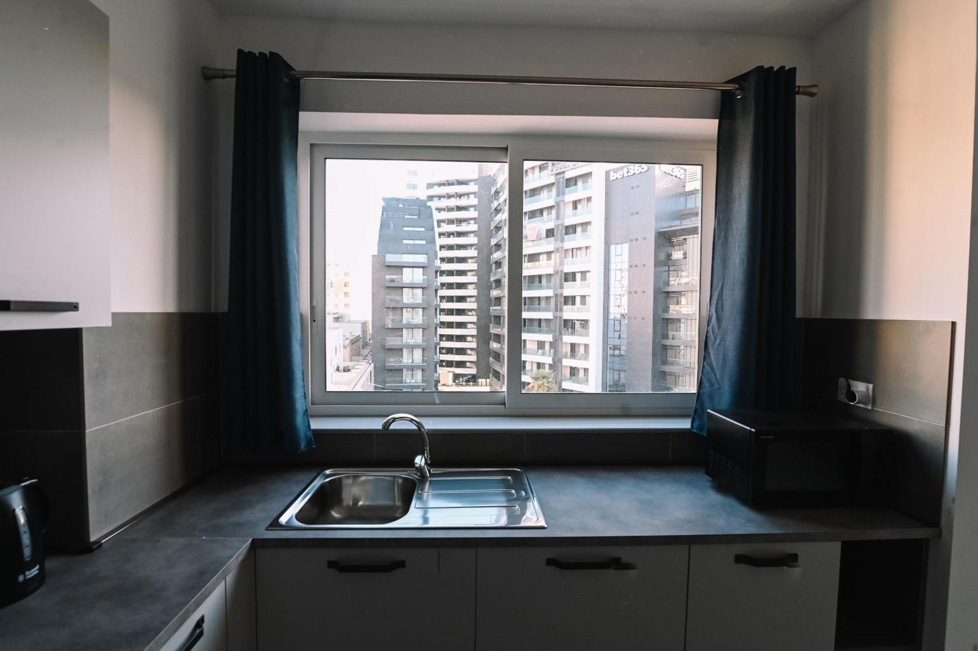 Bright 2 Bedroom Flat In Sliema! Экстерьер фото