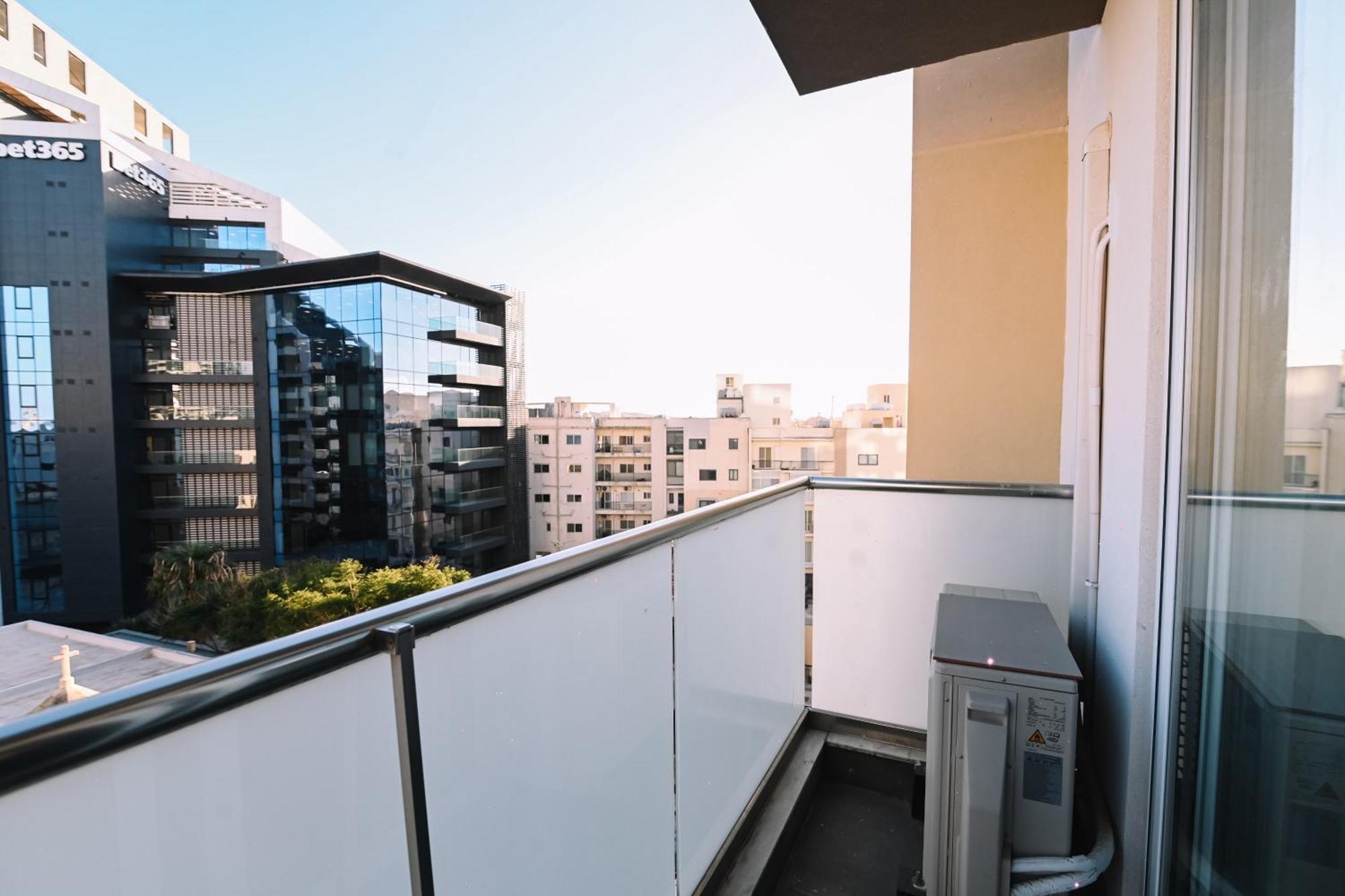 Bright 2 Bedroom Flat In Sliema! Экстерьер фото