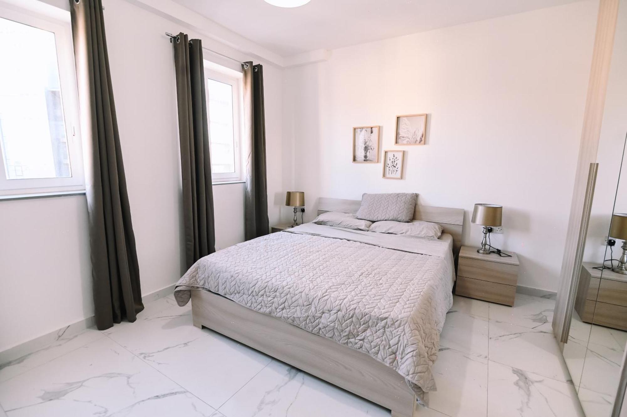 Bright 2 Bedroom Flat In Sliema! Экстерьер фото