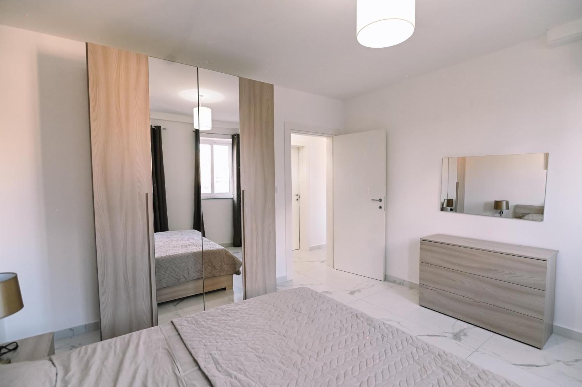 Bright 2 Bedroom Flat In Sliema! Экстерьер фото